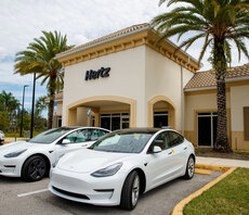 Hertz places order for 100,000 Teslas